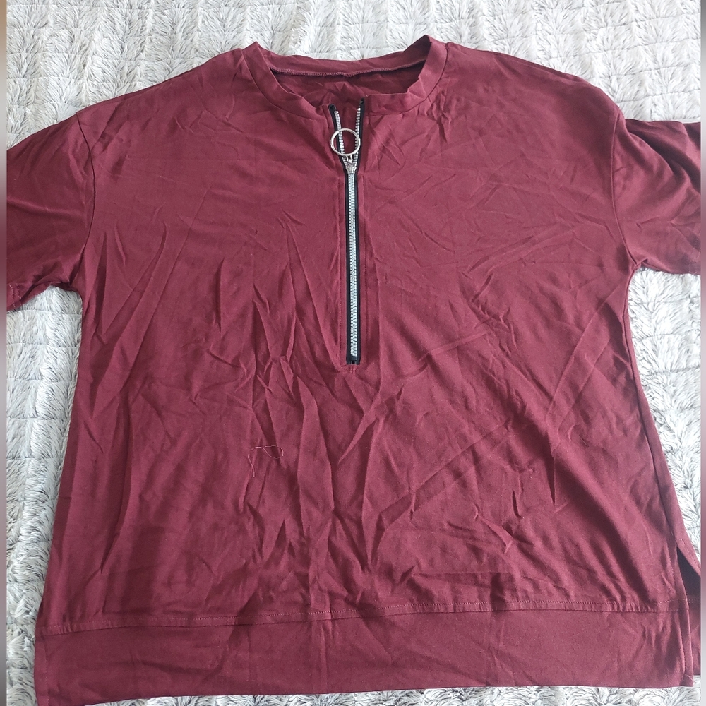 Burgundy‎ short sleeve tee with zipper XL